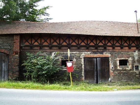 stodola, Javorná