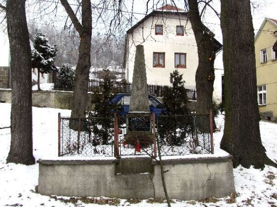 pomník padlých WWI i II, Žár