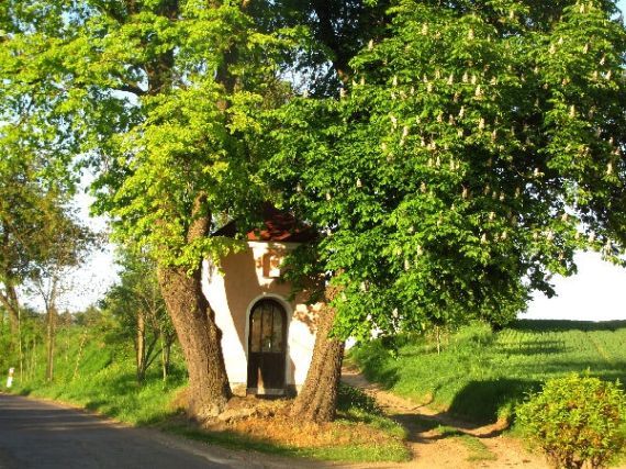 kaple na okraji Ostřetice