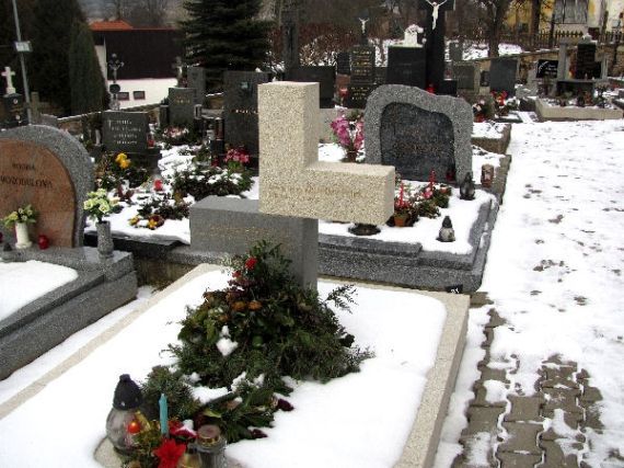 hrob Jaroslav Pešek