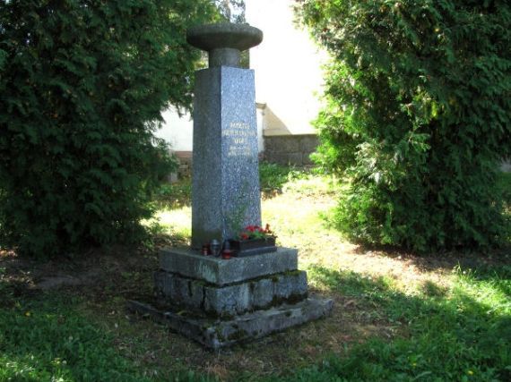 pomník padlých WWI i II, Čestice