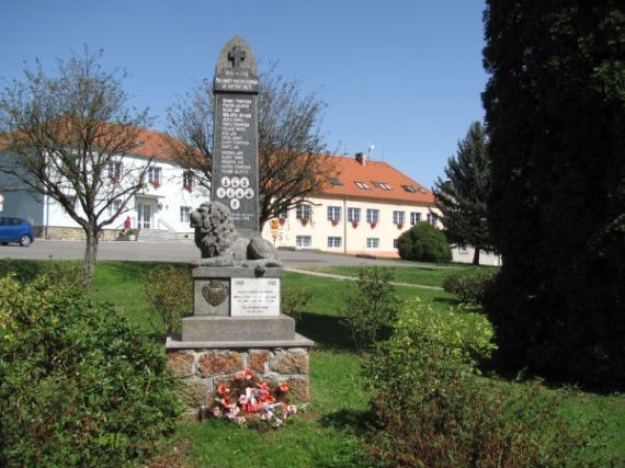 pomník padlých WWI i II, Olešník