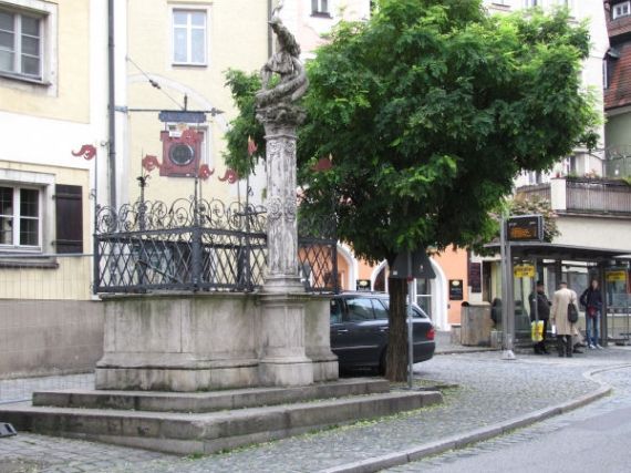 kašna Fischmarkt, Regensburg (D)