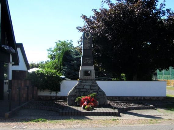 pomník padlých WWI i II, Lužany