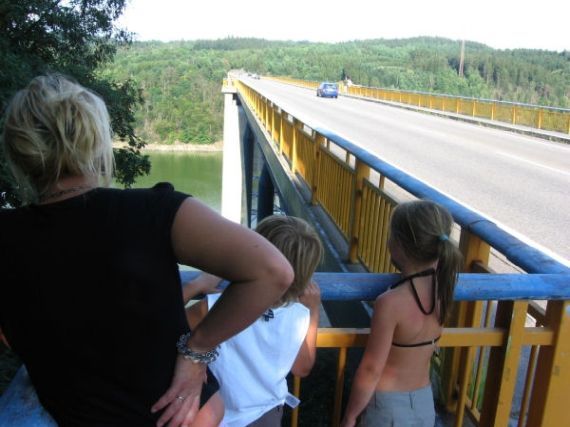 silniční Žďákovský most, Vltava