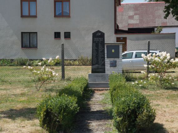 pomník padlých WWI i II, Roseč