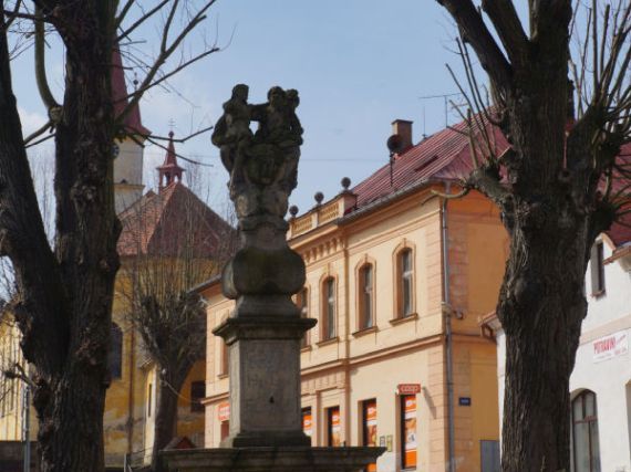 sousoší Nejsvětější Trojice, Hostouň