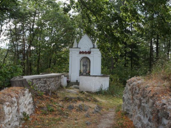 kaple výklenková u kostela Narození Panny Marie, Strašín