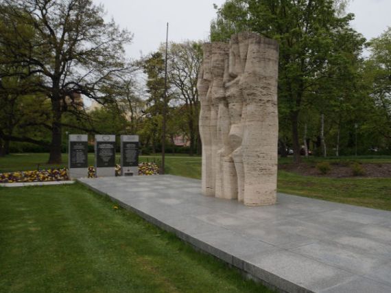 pomník padlých WWI i II, náměstí Míru, Plzeň