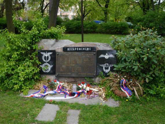 pomník obětem WWII a letcům RAF, náměstí Míru, Plzeň