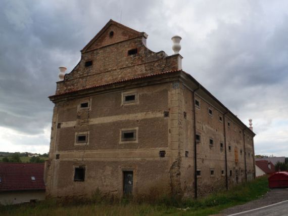 kontribuční sýpka a Josefovský špýchar, Koloděje nad Lužnicí