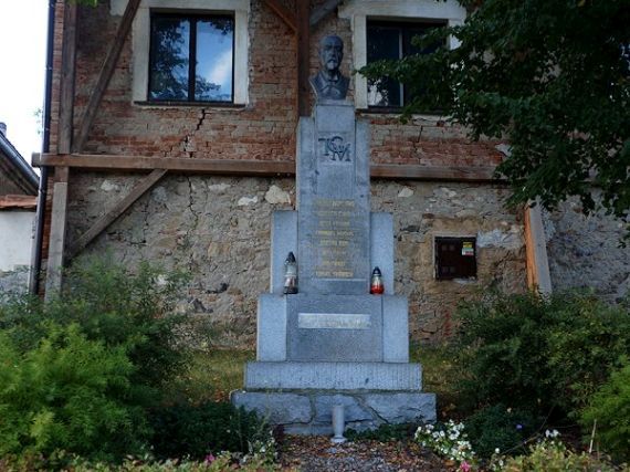 pomník T. G. Masaryka a pomník padlých WWI, Lišice