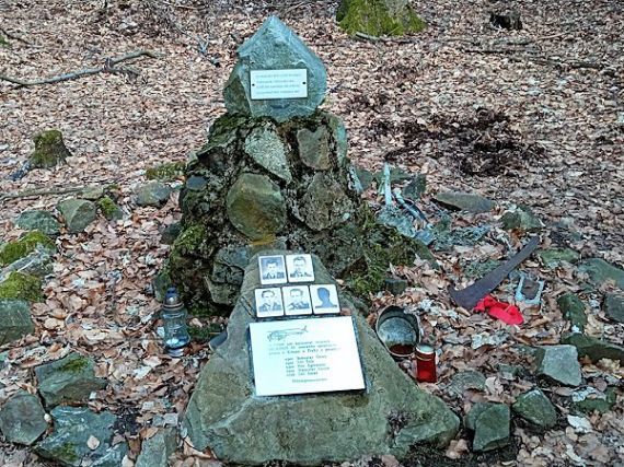 pomník obětem letecké nehody, Kněžská hora u Kdyně
