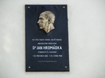 pamětní deska Dr. Jan Hromádka