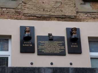 busty Jozefa Gabčíka a Jana Kubiše, Plzeň