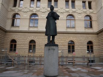 socha J.K.Tyla, Plzeň
