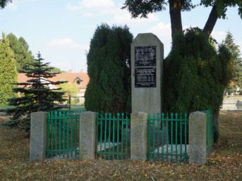 pomník padlých WWI i II, Králova Lhota