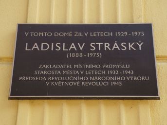 pamětní deska Ladislav Stráský
