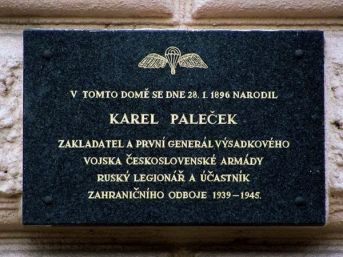 pamětní deska rodný dům Karel Paleček