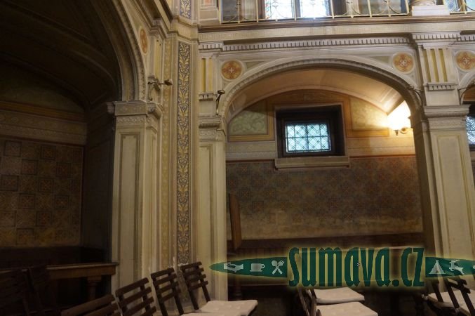 kaple Panny Marie, sv. Václava a sv. Antonína, zámek Lužany