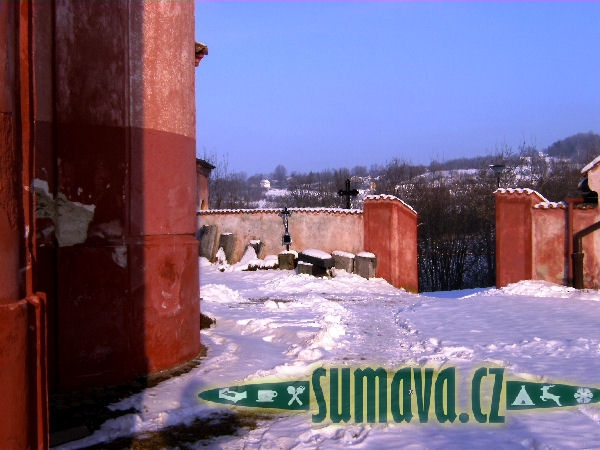 kostel Narození Panny Marie, Strašín