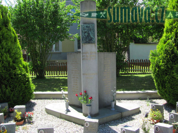 pomník padlých WWII, Puclice