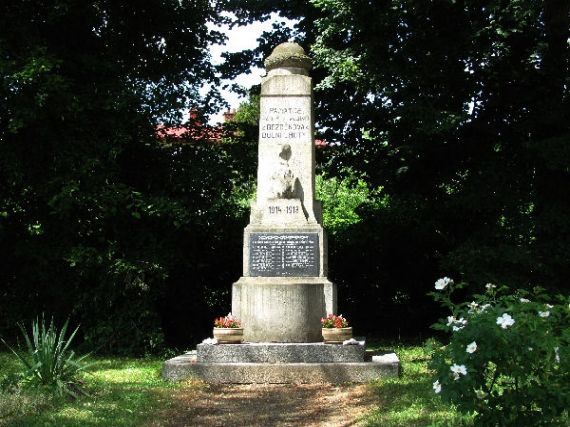 pomník padlých WWI i II, Bezděkov