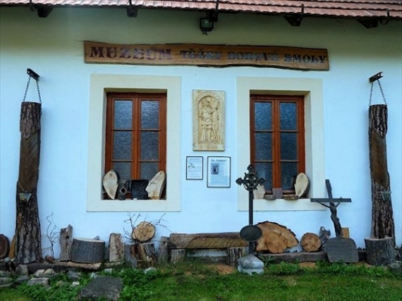 Muzeum těžby borové smoly