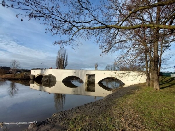 kamenný most Radbuza, Dobřany