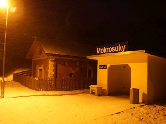 vlaková zastávka Mokrosuky