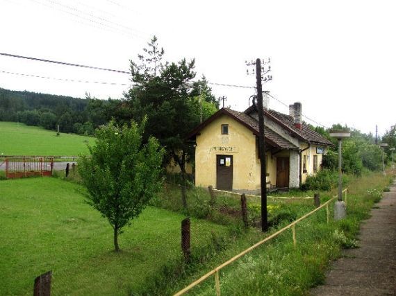 vlaková zastávka Petrovice nad Úhlavou