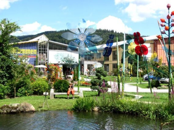 park, hřiště, biergarten, galerie skla Joska, Bodenmais (D)