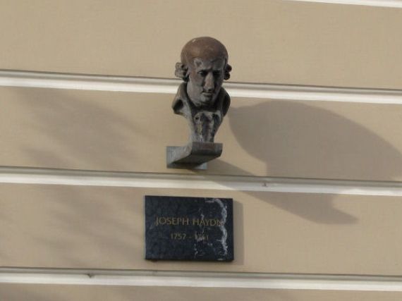 busta Joseph Haydn, Dolní Lukavice