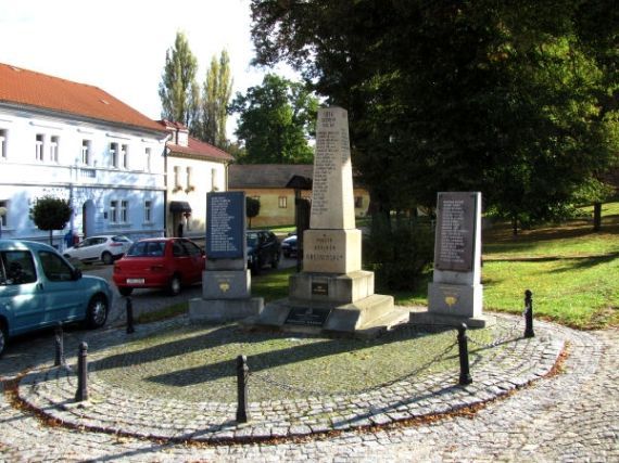 pomník padlých WWI i II, Protivín
