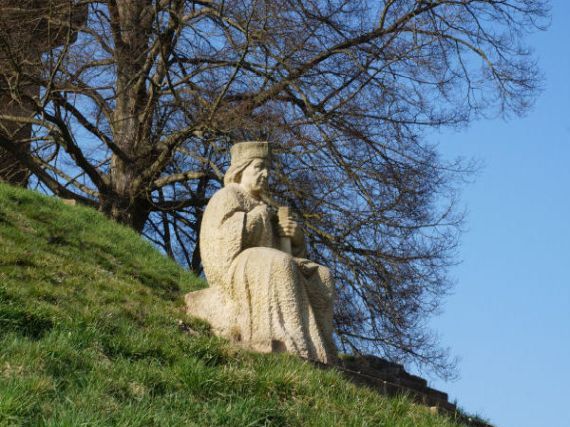 socha Mistra Jana Husa, Krakovec