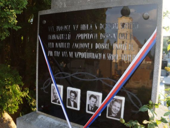 pomník padlých WWII, rodina Slavíčkova, Třeboň