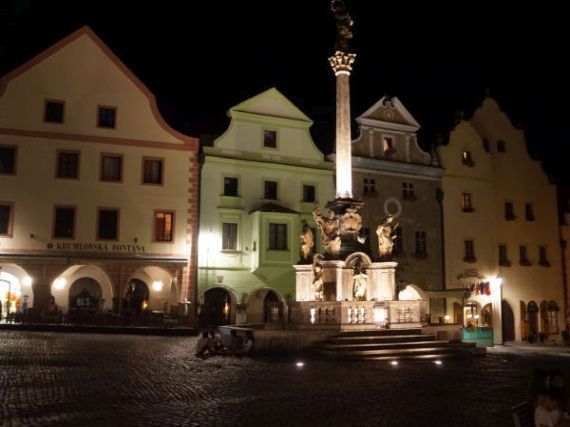 morový sloup s kašnou, Český Krumlov