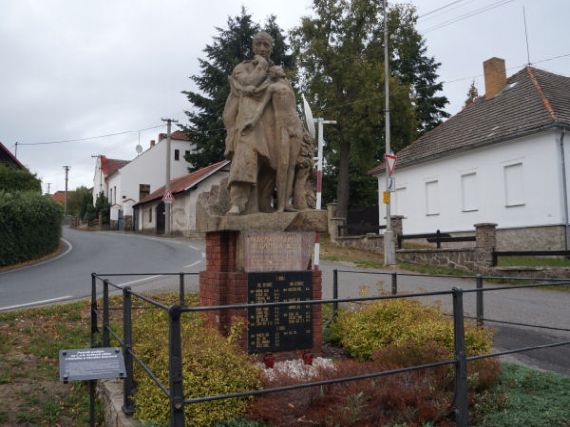 pomník padlých WWI i II, Ostrovec