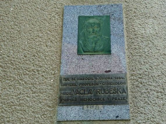 pamětní deska MUDr. Václav Rubeška