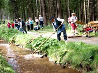 ukázkou plavení dříví na Schwarzenberském kanálu