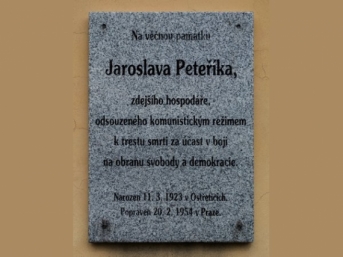 pamětní deska Jaroslav Peteřík, Ostřetice