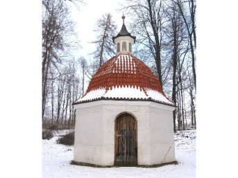 kaple v parku zámku Lčovice