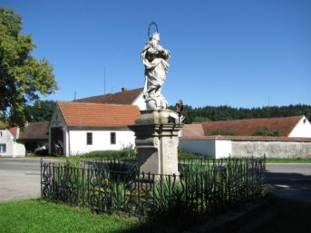 socha Immaculaty, Komařice