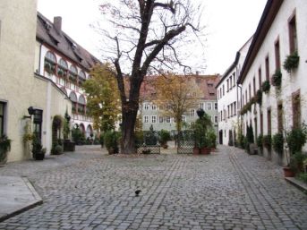 Biskupský dvůr, Regensburg (D)