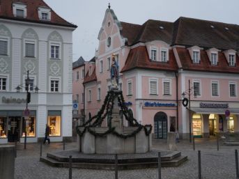 kašna s Madonnou, Deggendorf (D)