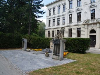 pomník padlých WWI i II, Třeboň