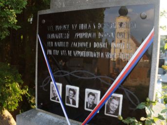 pomník padlých WWII, rodina Slavíčkova, Třeboň