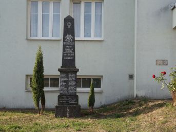 pomník padlých WWI i II, Brloh