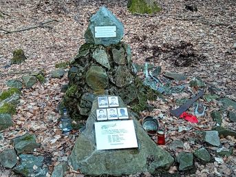 pomník obětem letecké nehody, Kněžská hora u Kdyně