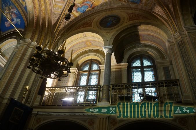 kaple Panny Marie, sv. Václava a sv. Antonína, zámek Lužany
